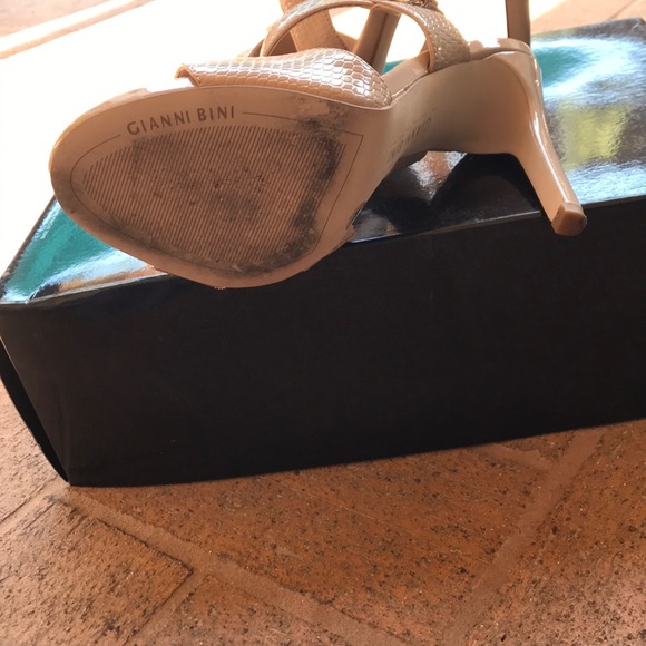 Gianni Bini heels, natural in size 6 - Picture 4 of 4